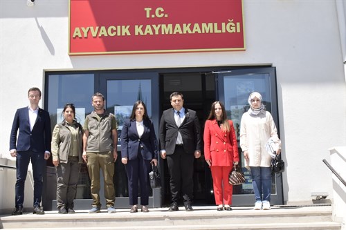 Kaymakam Adayı Rümeysa GÖRENTAŞ ve AFAD Denetçisi Simge Karaca KUMTEMUR, Kaymakamımız Sayın Mehmet Emre YILDIZ'ı ziyaret ettiler.