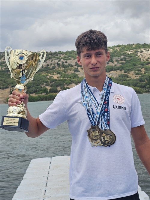 Ayvacık Sporcu Eğitim Merkezi sporcumuz Arda Kaan DEMİR'i Tebrik Ederiz